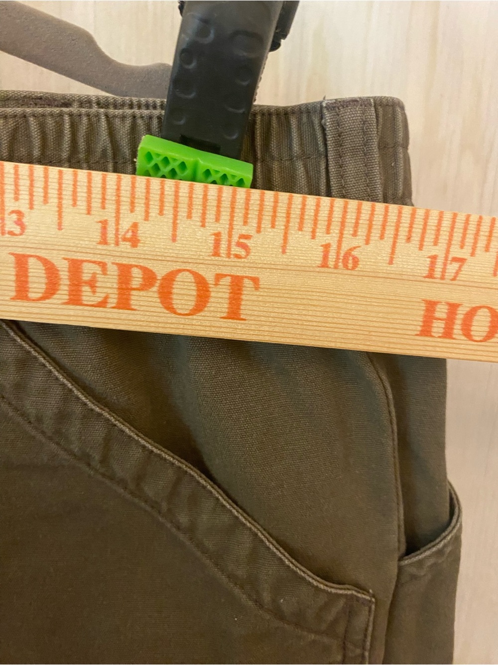 Cabela's Olive Green Men's Cargo Shorts - Picture 6 of 9